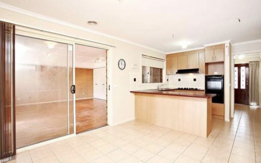 11 Drystone Cres Cairnlea VIC